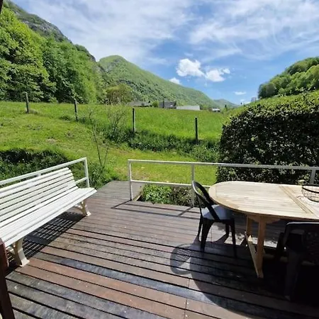 A La Montagne